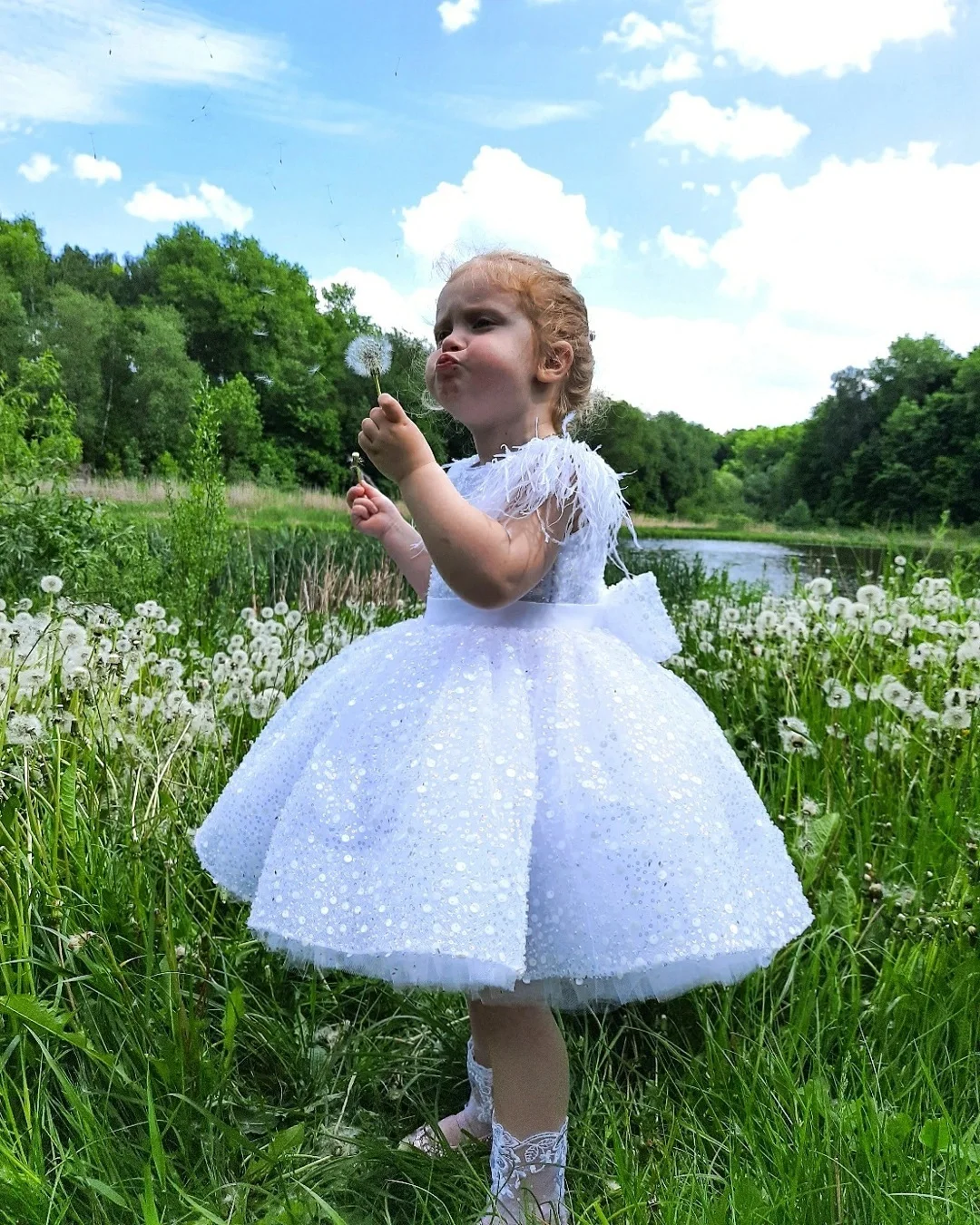 BABYONLINE White Flower Gir Dress Glitter Beads with Feather Bow Evening Party Fluffy Skirt Ball Gown Communion Kid Toddler TUTU