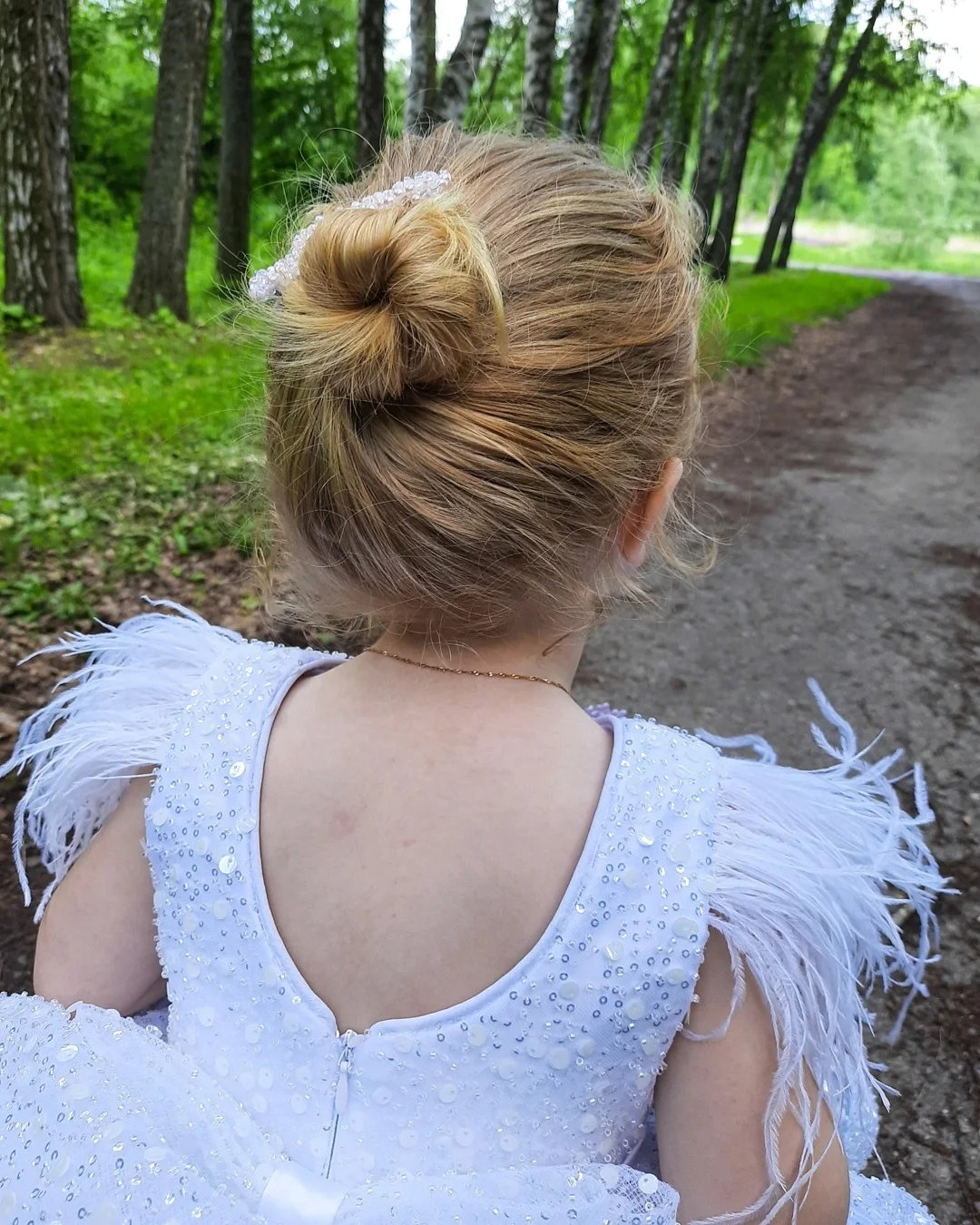 BABYONLINE White Flower Gir Dress Glitter Beads with Feather Bow Evening Party Fluffy Skirt Ball Gown Communion Kid Toddler TUTU