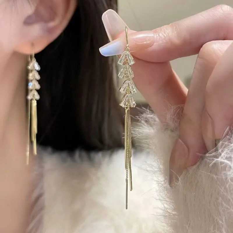 2023 New Fashion Trend Unique Design Elegant Delicate Light Luxury Pearl Leaf Tassel Earrings Women Jewelry Party Premium Gifts