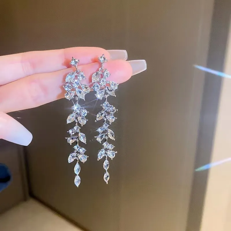 2023 New Fashion Trend Unique Design Elegant Delicate Light Luxury Pearl Leaf Tassel Earrings Women Jewelry Party Premium Gifts