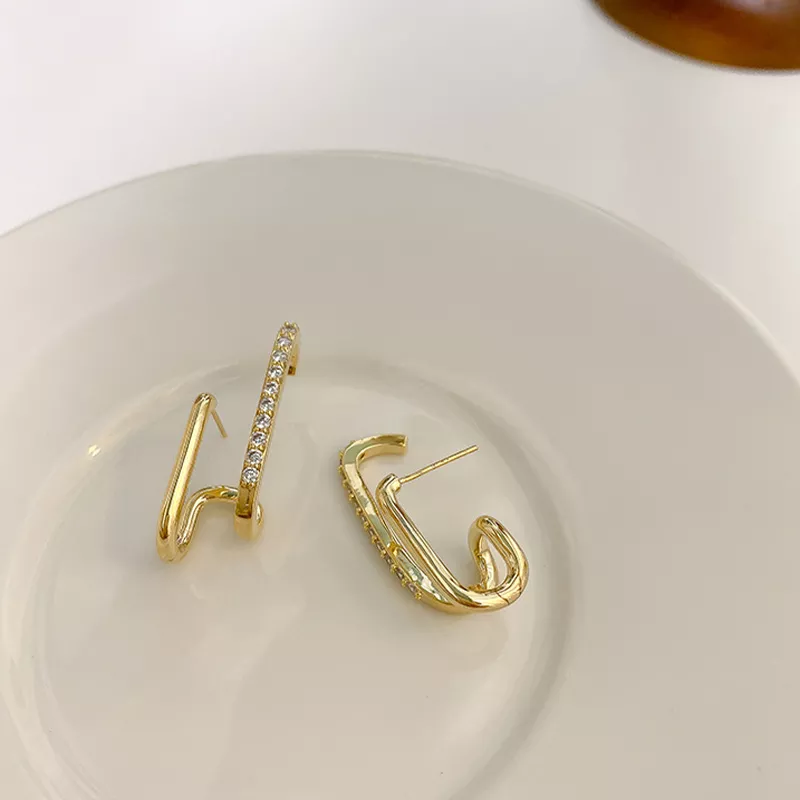 LATS 2022 New Design Irregular U-shaped Gold Color Earrings for Woman Korean Crystal Fashion Jewelry Unusual Accessories Girls