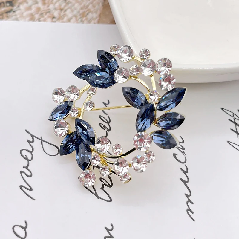 Brooch New Fashion Ladies Alloy Pearl Exquisite Flower Pin Ladies Pin Hot Sale Beautiful Brooch